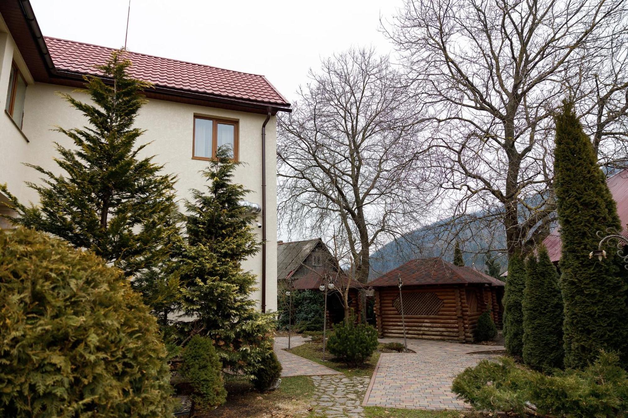Gostyniy Dvir Synevir Hotel Synevyr Exterior photo