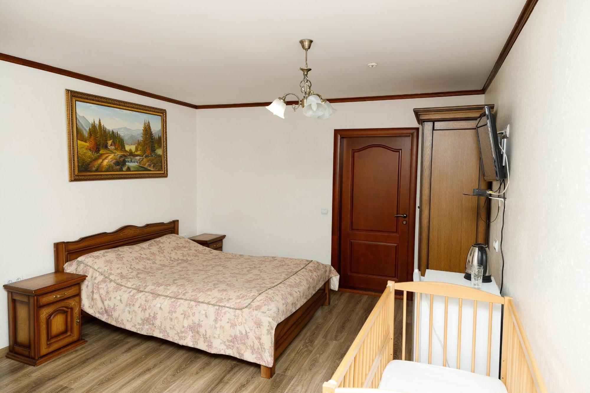 Gostyniy Dvir Synevir Hotel Synevyr Exterior photo