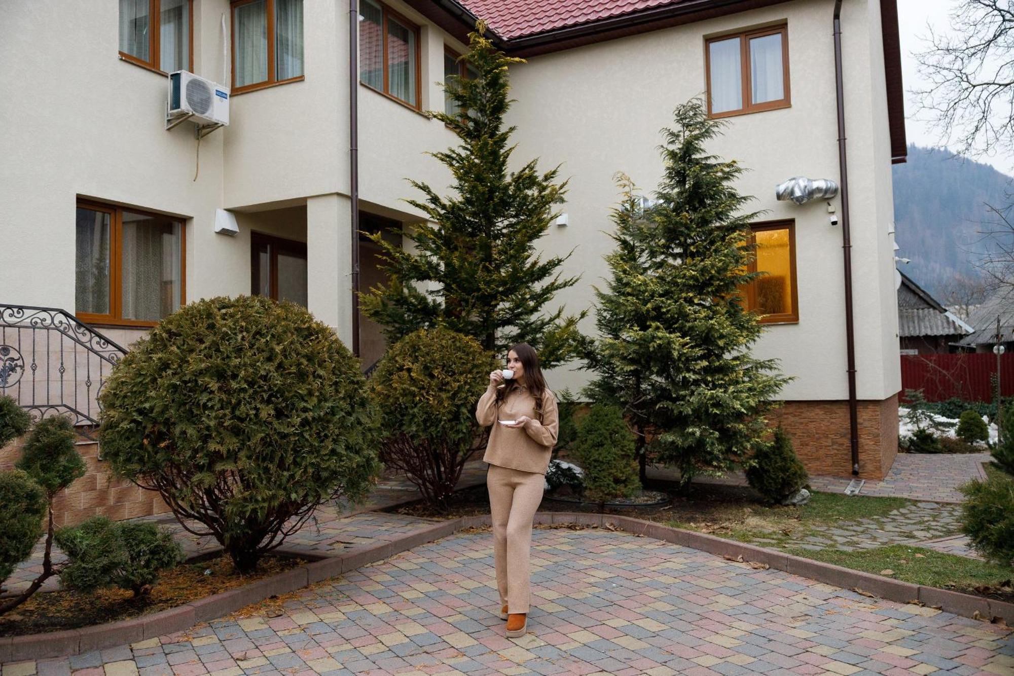Gostyniy Dvir Synevir Hotel Synevyr Exterior photo